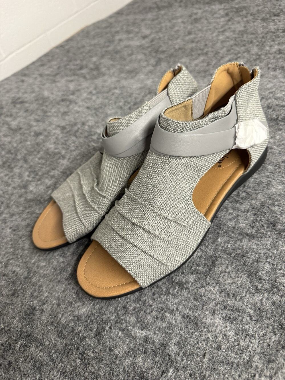 Comfortview Payton Womens Sandals 9.5 W Wide Grey Fabric Peep Toe Ankle Zip N148